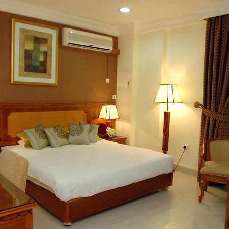 Al Muntazah Plaza Hotel Doha Exterior photo