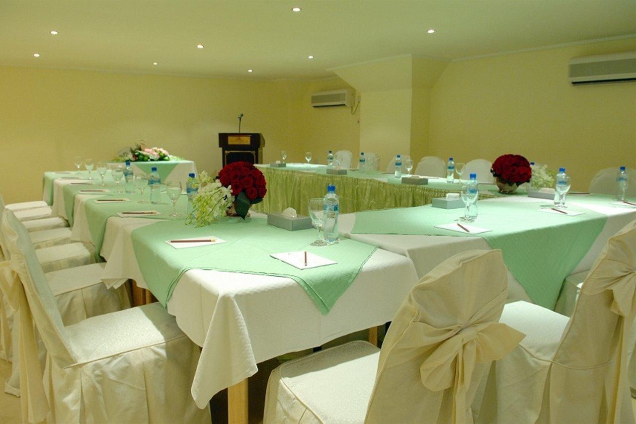 Al Muntazah Plaza Hotel Doha Exterior photo